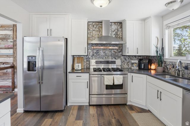 8938 S MANCHESTER LN, Sandy, UT 84093
