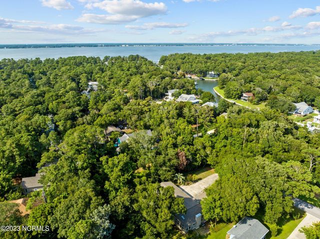 149 Arborvitae Drive, Pine Knoll Shores, NC 28512