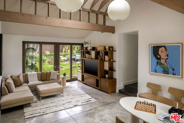 2220 Banyan Drive, Los Angeles, CA 90049