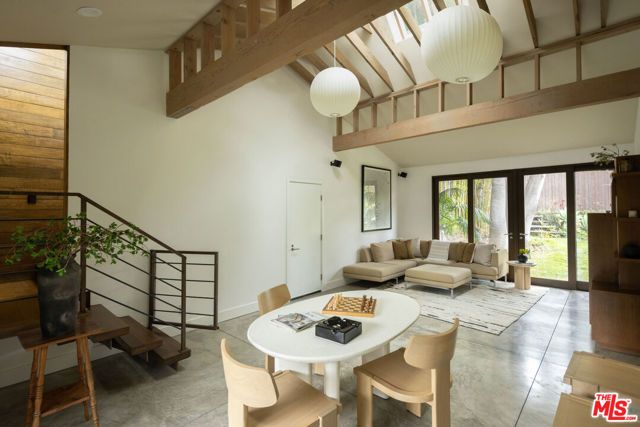 2220 Banyan Drive, Los Angeles, CA 90049