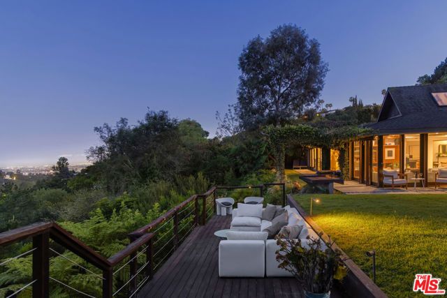 2220 Banyan Drive, Los Angeles, CA 90049