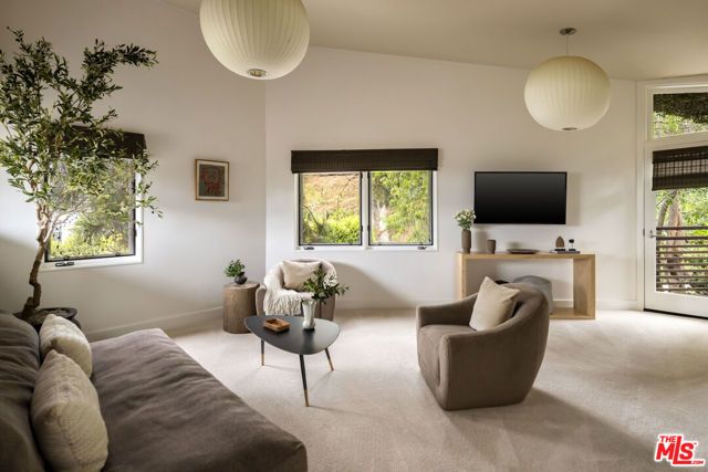 2220 Banyan Drive, Los Angeles, CA 90049