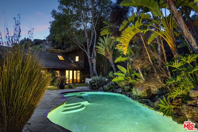 2220 Banyan Drive, Los Angeles, CA 90049