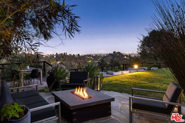 2220 Banyan Drive, Los Angeles, CA 90049