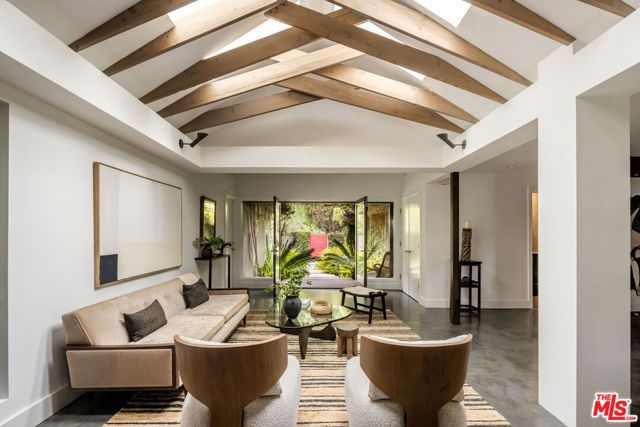 2220 Banyan Drive, Los Angeles, CA 90049