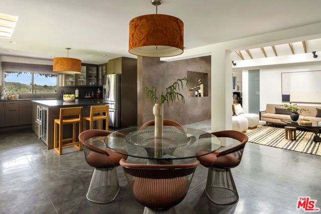 2220 Banyan Drive, Los Angeles, CA 90049