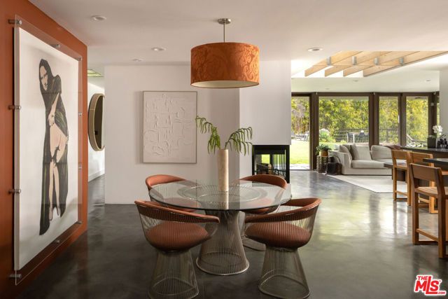 2220 Banyan Drive, Los Angeles, CA 90049