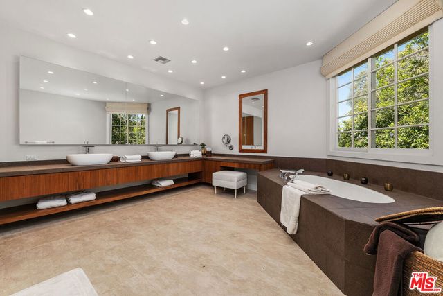 5405 Fremantle Lane, Calabasas, CA 91302