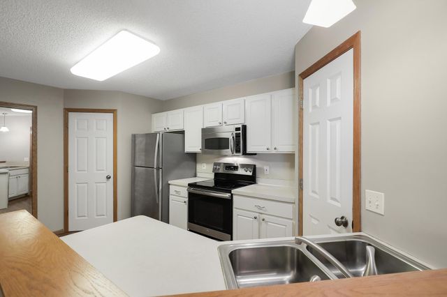 15981 Flotilla Trail 311, Apple Valley, MN 55124