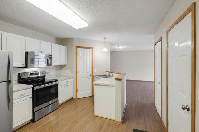 15981 Flotilla Trail 311, Apple Valley, MN 55124