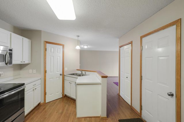15981 Flotilla Trail 311, Apple Valley, MN 55124