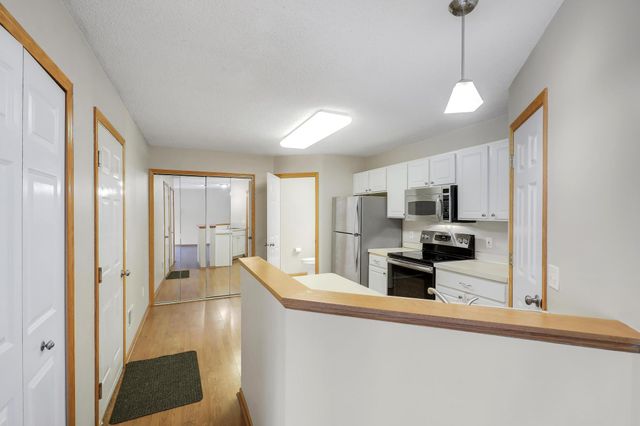 15981 Flotilla Trail 311, Apple Valley, MN 55124
