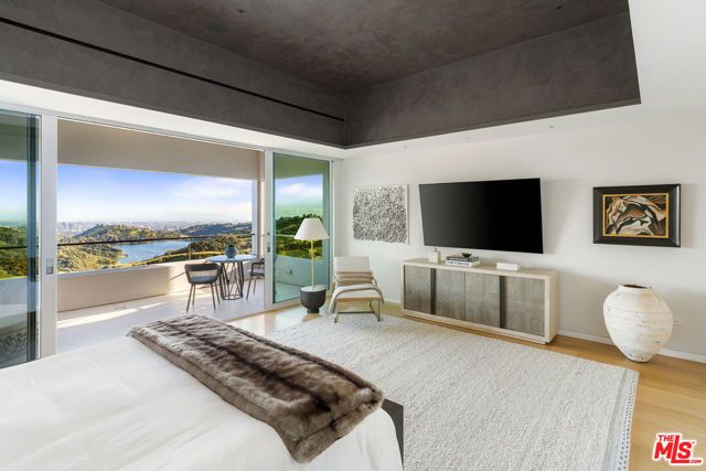 15210 Antelo Place, Los Angeles, CA 90077