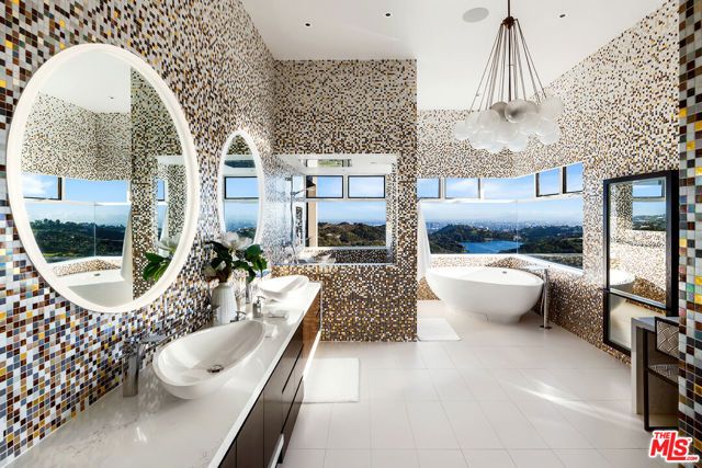 15210 Antelo Place, Los Angeles, CA 90077