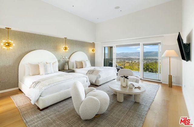 15210 Antelo Place, Los Angeles, CA 90077