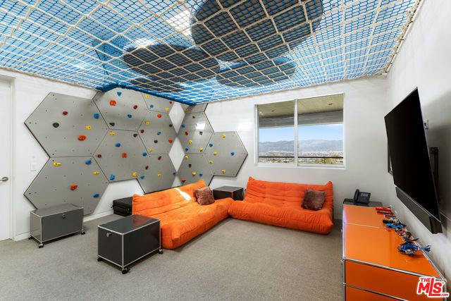 15210 Antelo Place, Los Angeles, CA 90077