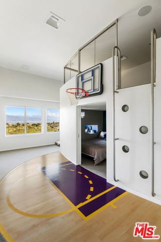 15210 Antelo Place, Los Angeles, CA 90077