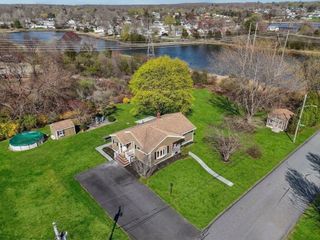 67 Montgomery Rd, Swansea, MA 02777