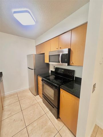 741 NW 104th Avenue 203, Hollywood, FL 33026