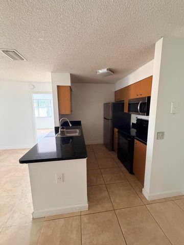 741 NW 104th Avenue 203, Hollywood, FL 33026