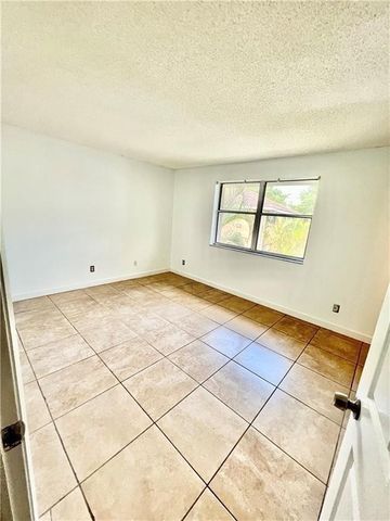 741 NW 104th Avenue 203, Hollywood, FL 33026