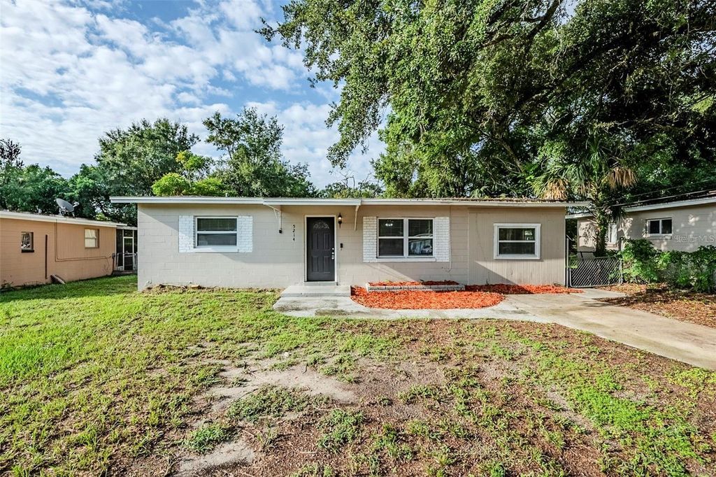 Image 2 of property listing at 5214 MONTAGUE PLACE, Orlando, FL 32808