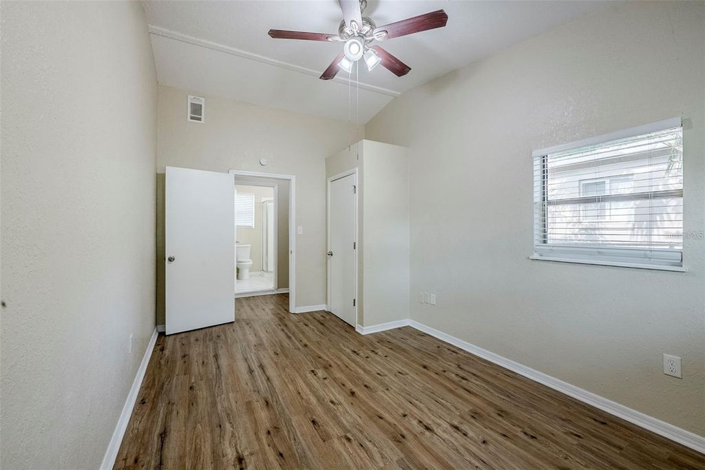 Image 11 of property listing at 5214 MONTAGUE PLACE, Orlando, FL 32808