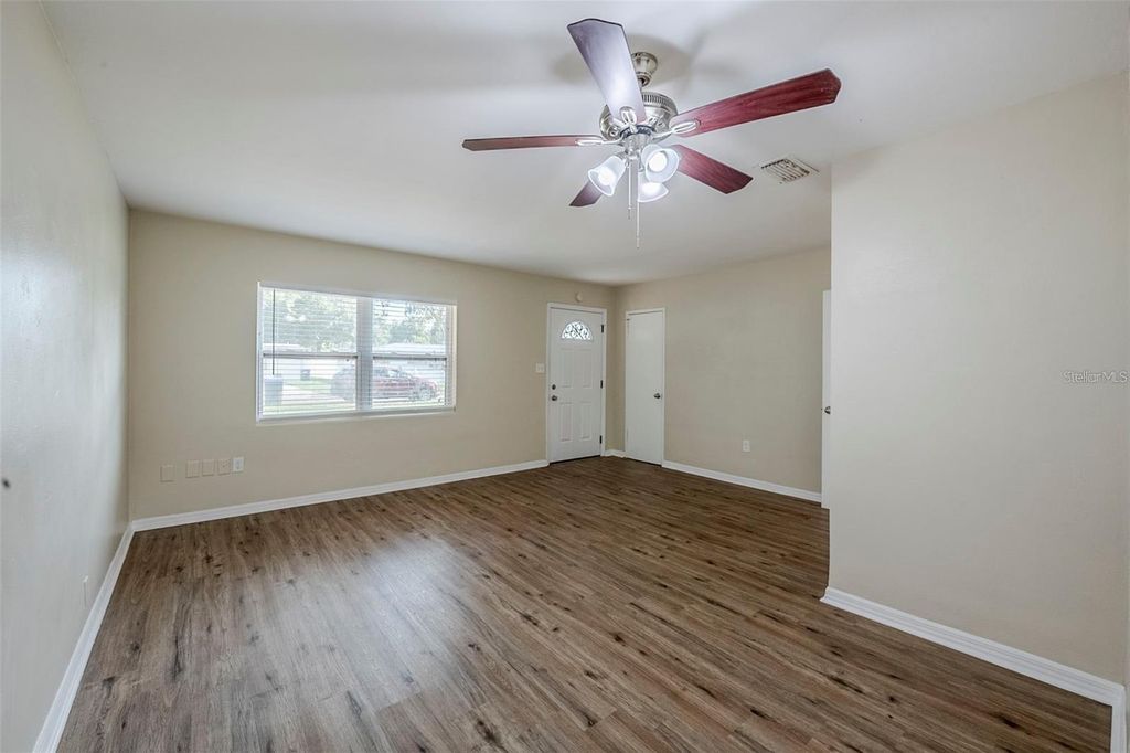 Image 5 of property listing at 5214 MONTAGUE PLACE, Orlando, FL 32808