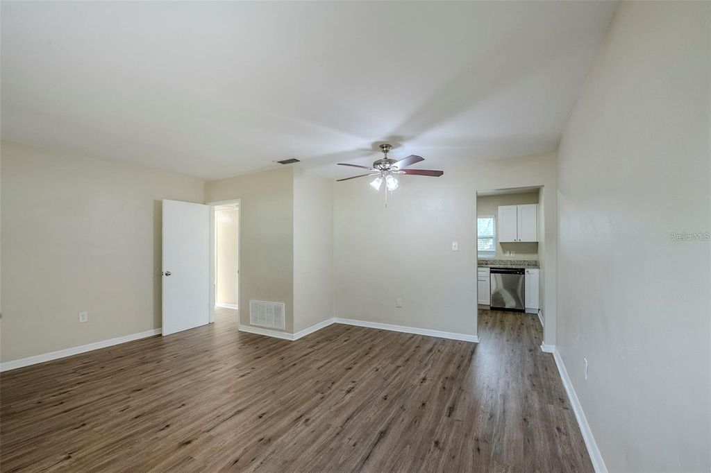 Image 6 of property listing at 5214 MONTAGUE PLACE, Orlando, FL 32808