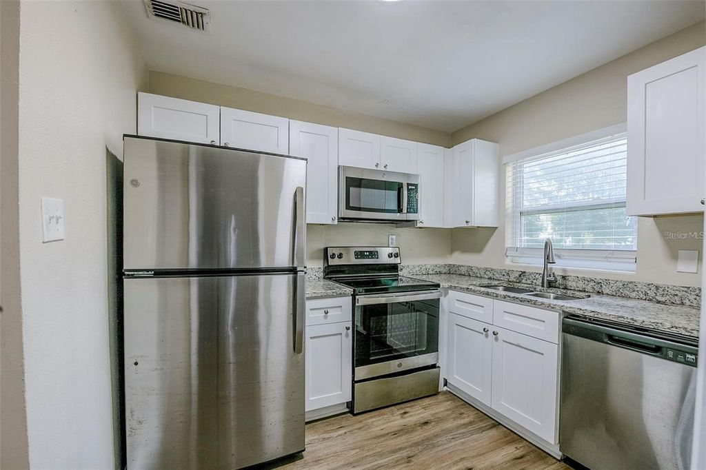 Image 7 of property listing at 5214 MONTAGUE PLACE, Orlando, FL 32808
