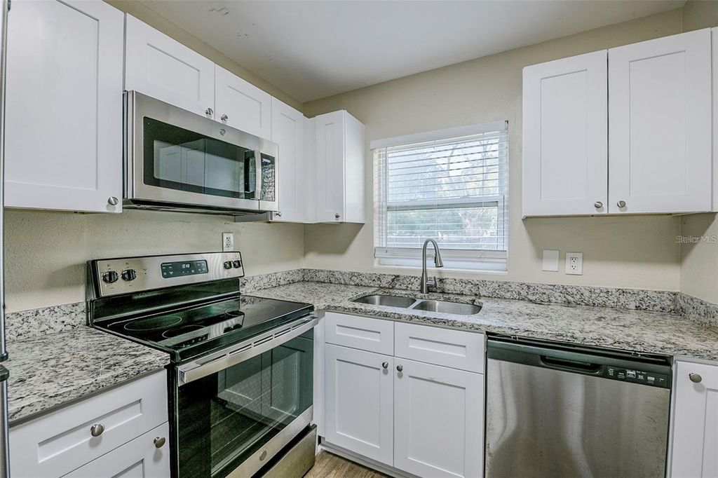Image 8 of property listing at 5214 MONTAGUE PLACE, Orlando, FL 32808