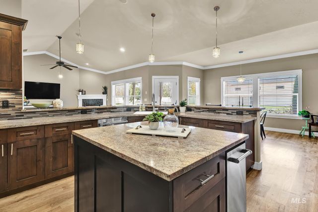 7266 S Pear Blossom Way, Meridian, ID 83642