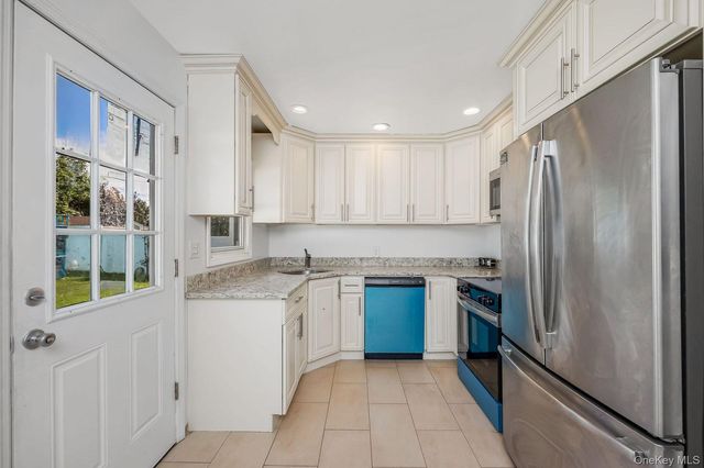 82 Pengon Circle, East Meadow, NY 11554