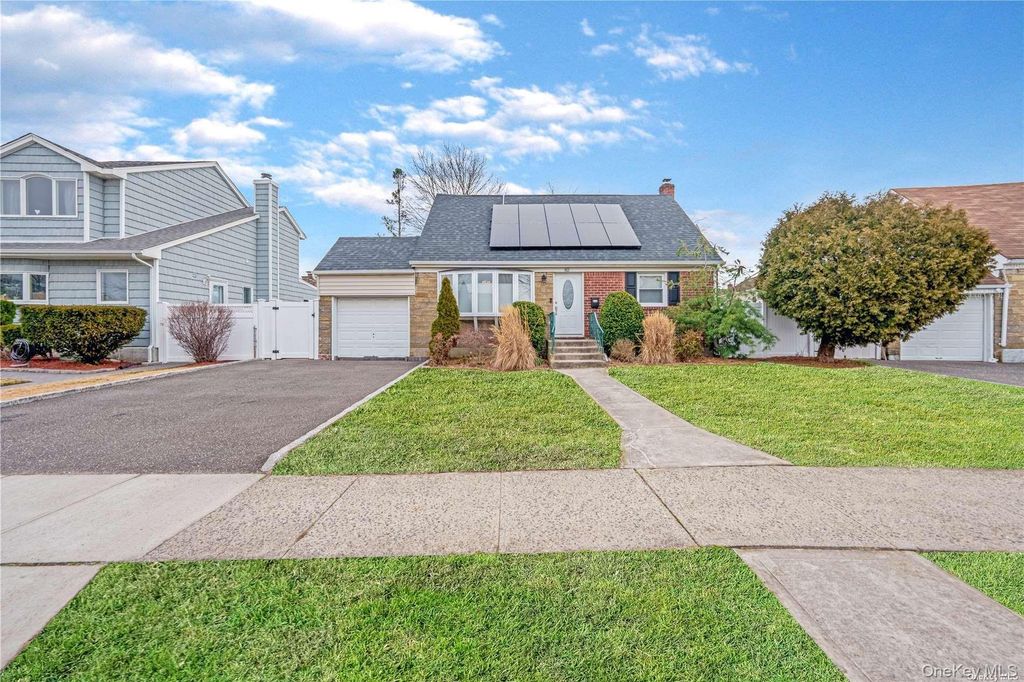 82 Pengon Circle, Carle Place, NY 11554 — exterior