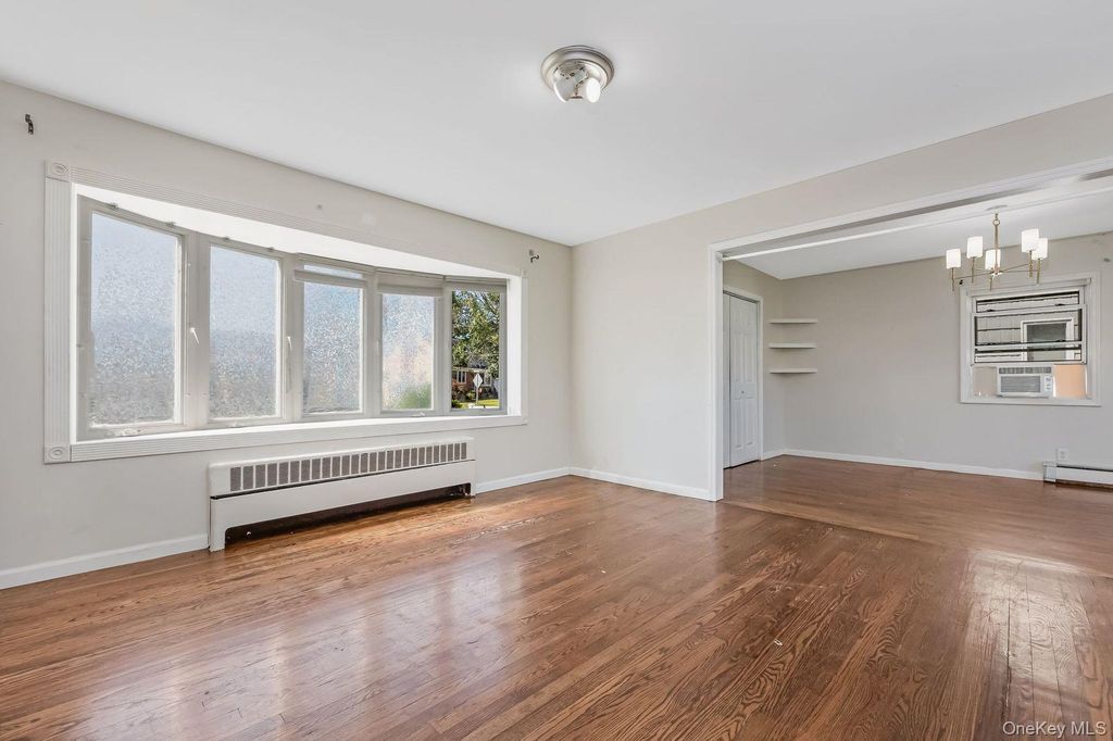 82 Pengon Circle, Carle Place, NY 11554 — photo 4