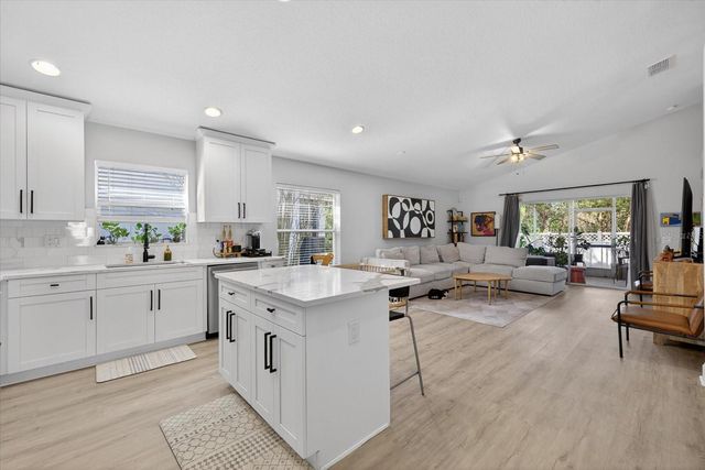 5209 ABBEY PARK AVENUE, Tampa, FL 33647