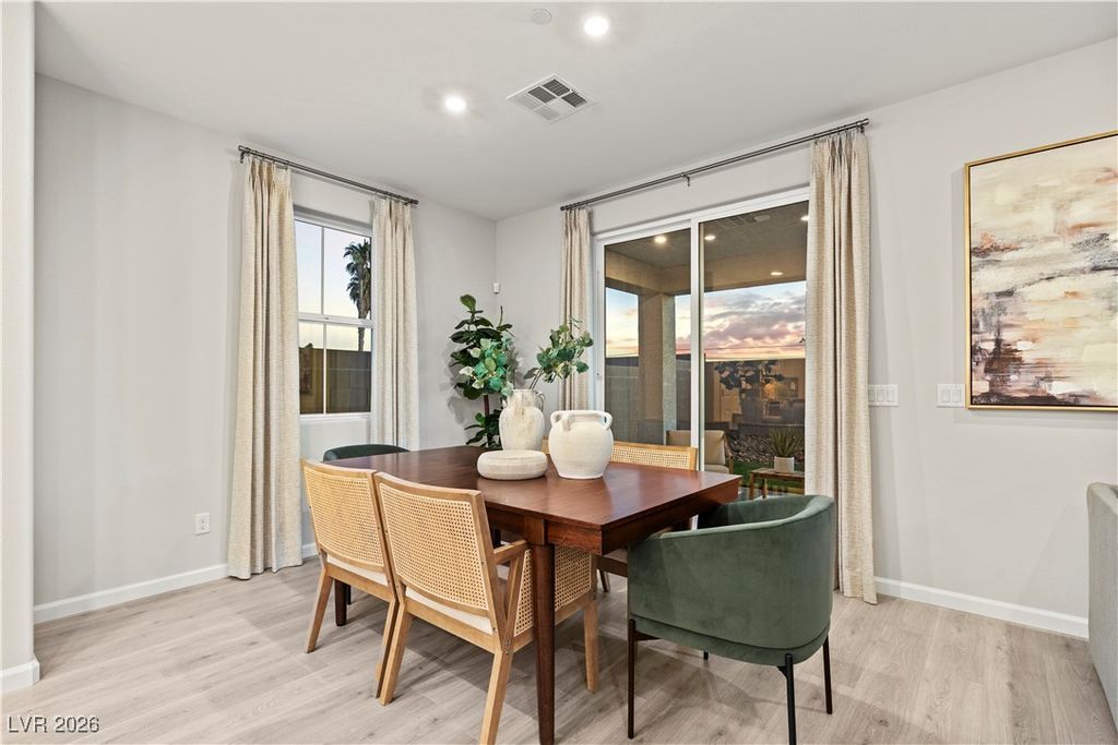 Image 11 of property listing at 4027 Blooming Orange Avenue, Las Vegas, NV 89141