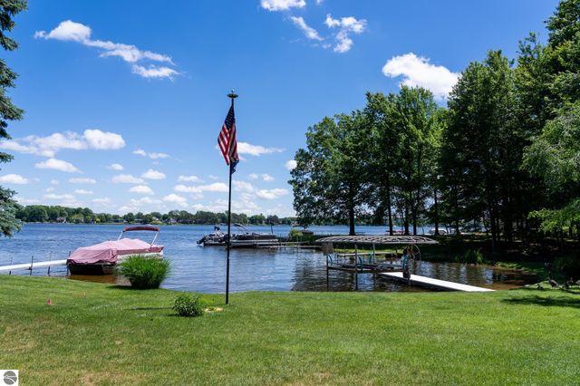 1032 Crown Point Drive, Lake Isabella, MI 48893