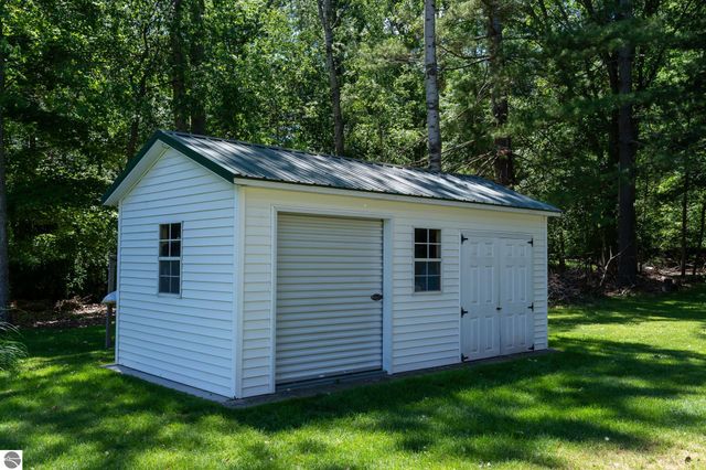 1032 Crown Point Drive, Lake Isabella, MI 48893