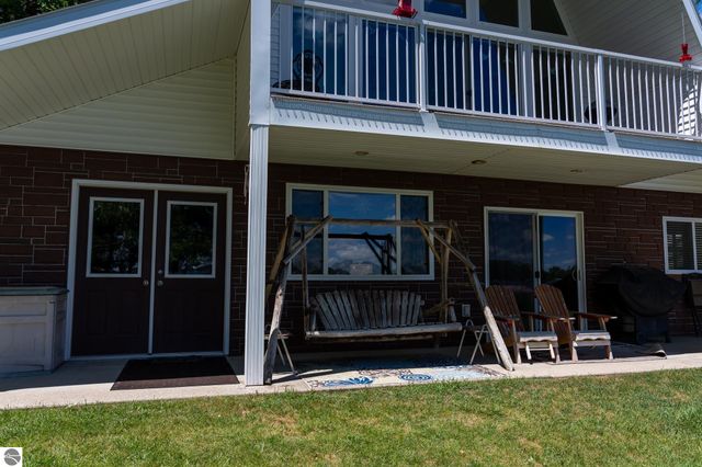 1032 Crown Point Drive, Lake Isabella, MI 48893