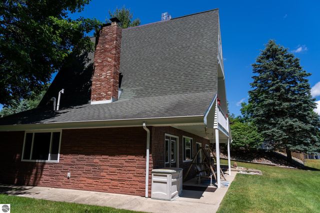 1032 Crown Point Drive, Lake Isabella, MI 48893