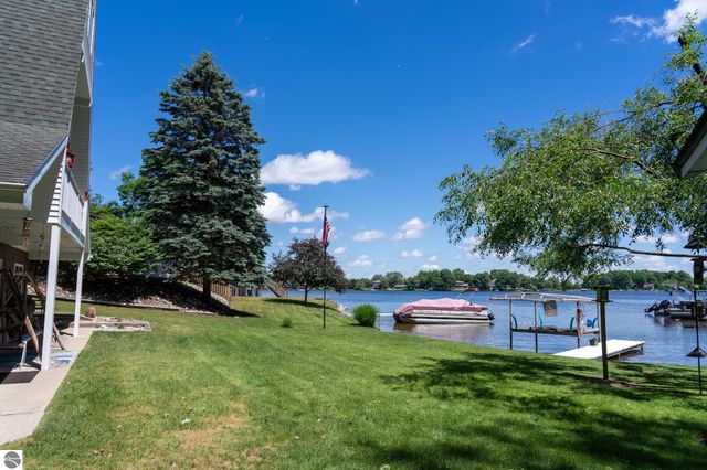 1032 Crown Point Drive, Lake Isabella, MI 48893