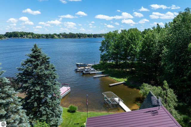 1032 Crown Point Drive, Lake Isabella, MI 48893