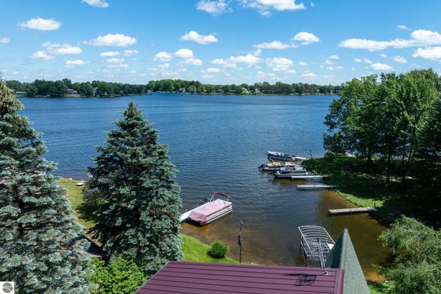1032 Crown Point Drive, Lake Isabella, MI 48893