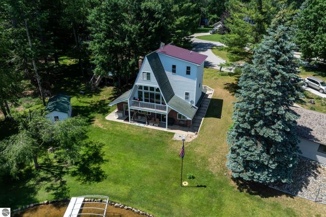 1032 Crown Point Drive, Lake Isabella, MI 48893