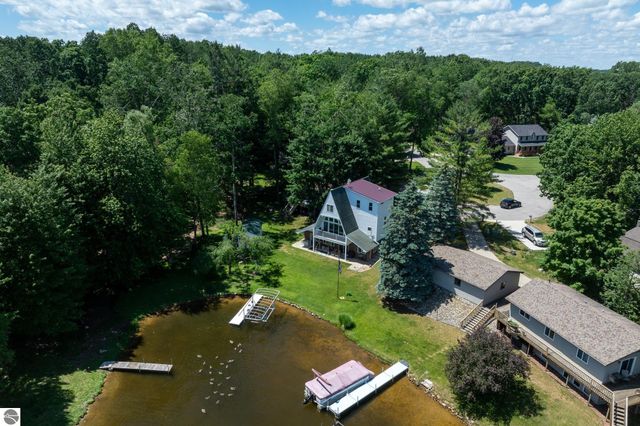 1032 Crown Point Drive, Lake Isabella, MI 48893