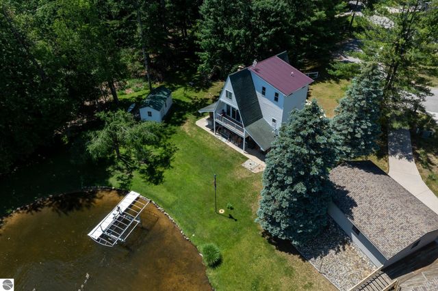 1032 Crown Point Drive, Lake Isabella, MI 48893