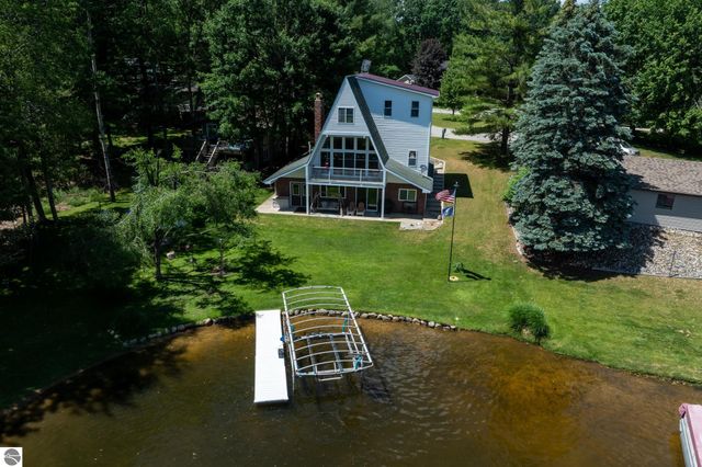 1032 Crown Point Drive, Lake Isabella, MI 48893