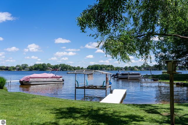1032 Crown Point Drive, Lake Isabella, MI 48893