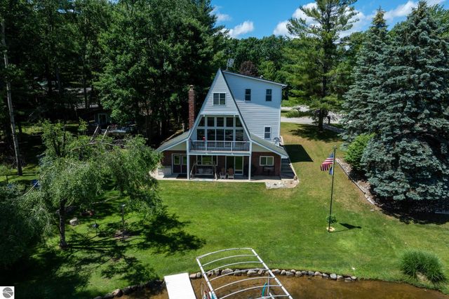 1032 Crown Point Drive, Lake Isabella, MI 48893